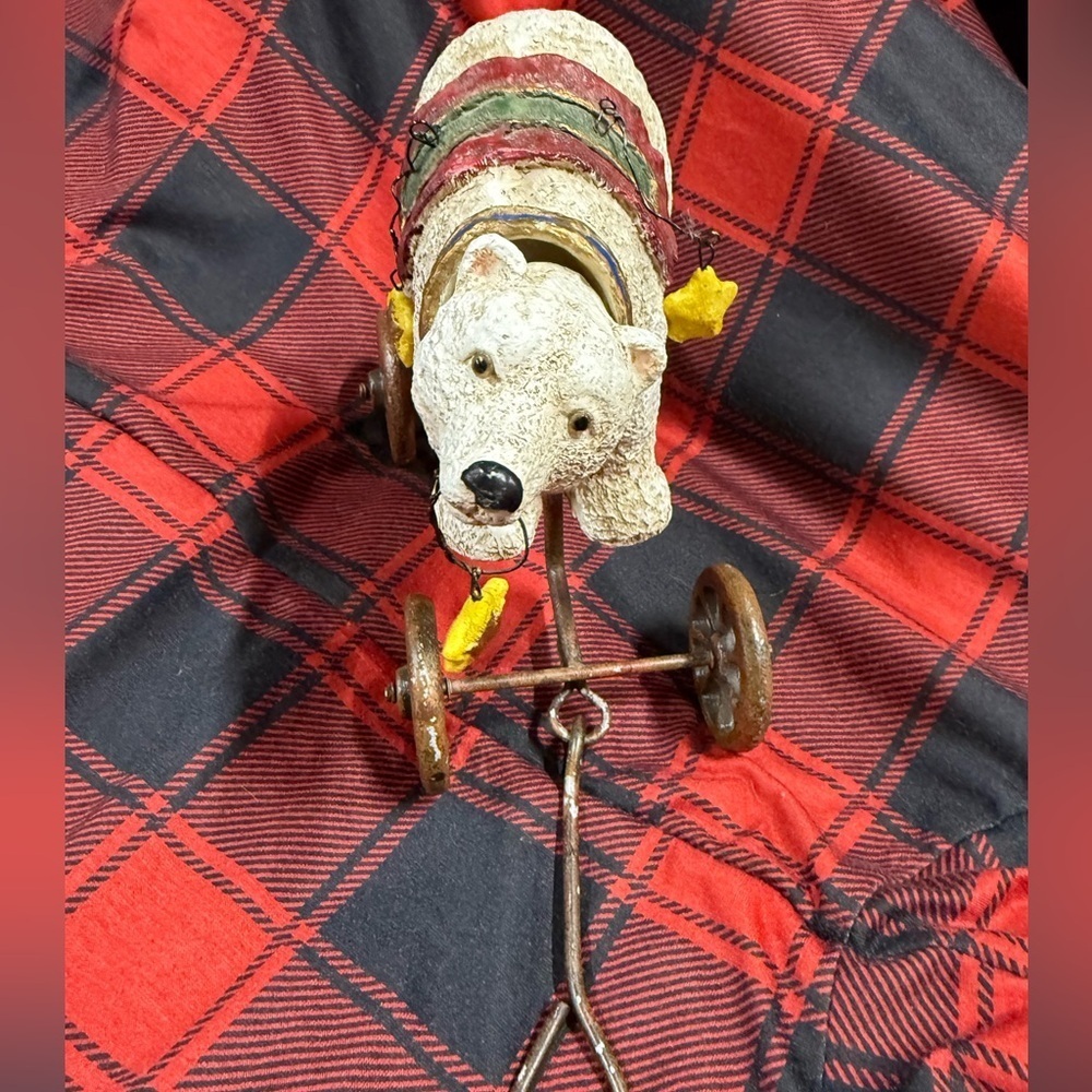 Polar Bear Figurine with Wheels - Picture 3 of 9